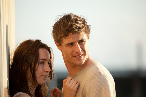 Saoirse Ronan, Max Irons în The Host