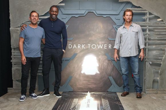 Matthew McConaughey, Nikolaj Arcel, Idris Elba în The Dark Tower