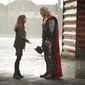 Foto 8 Natalie Portman, Chris Hemsworth în Thor: The Dark World