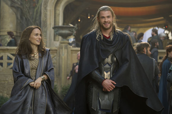 Natalie Portman, Chris Hemsworth în Thor: The Dark World
