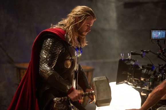 Chris Hemsworth în Thor: The Dark World