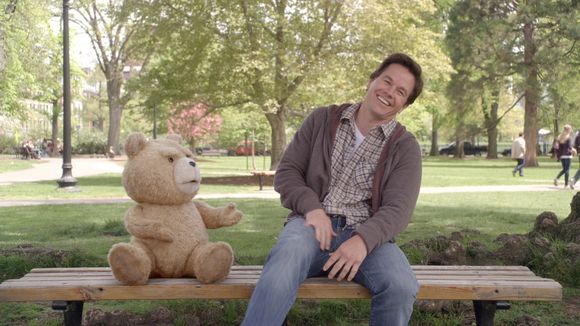 Mark Wahlberg, Seth MacFarlane în Ted