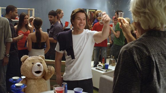 Mark Wahlberg, Seth MacFarlane în Ted