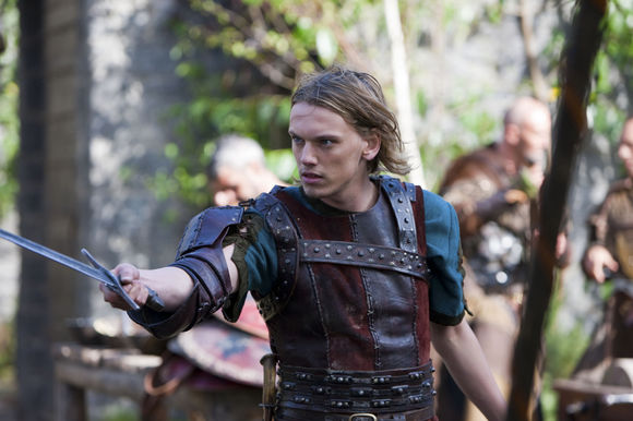 Jamie Campbell Bower în Camelot