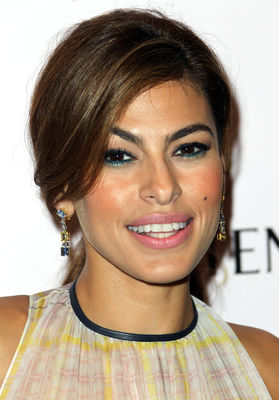 Eva Mendes în Girl in Progress