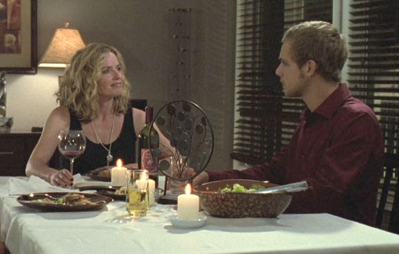 Elisabeth Shue, Max Thieriot în House at the End of the Street