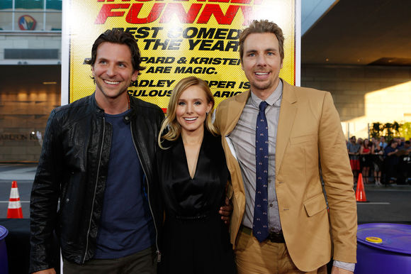 Bradley Cooper, Kristen Bell, Dax Shepard în Hit and Run