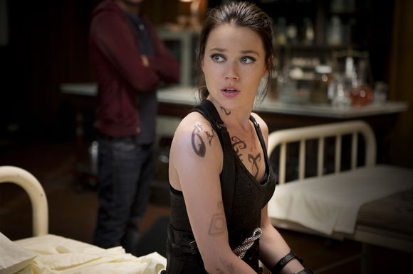 Jemima West în The Mortal Instruments: City of Bones