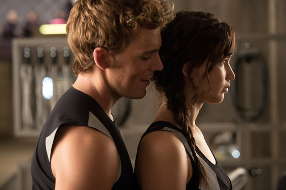 Sam Claflin, Jennifer Lawrence în The Hunger Games: Catching Fire