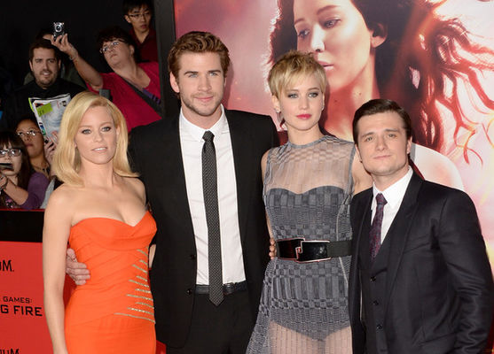 Elizabeth Banks, Liam Hemsworth, Jennifer Lawrence, Josh Hutcherson în The Hunger Games: Catching Fire