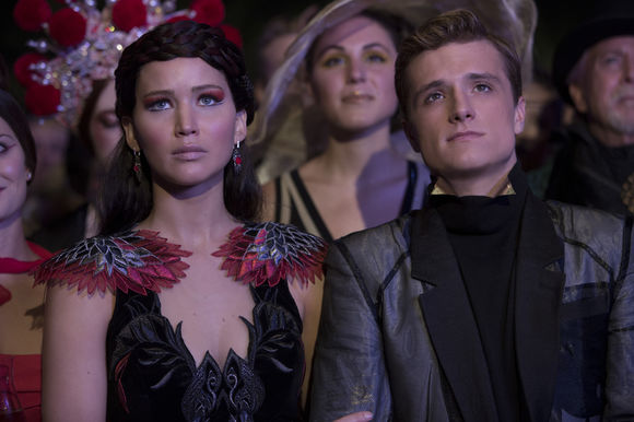 Jennifer Lawrence, Josh Hutcherson în The Hunger Games: Catching Fire