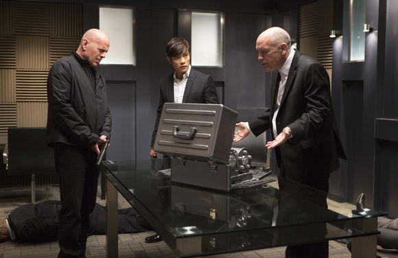 Bruce Willis, John Malkovich, Byung-hun Lee în RED 2