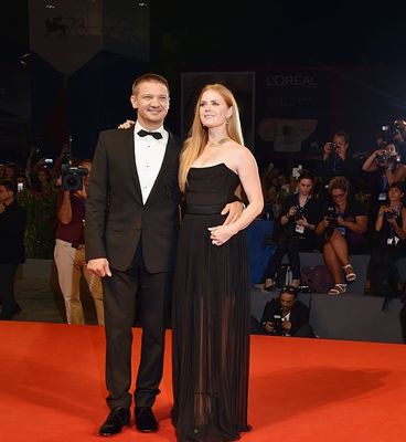 Amy Adams, Jeremy Renner în Arrival