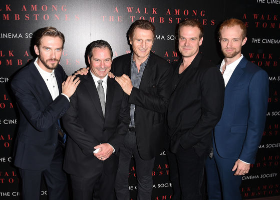 Liam Neeson, Scott Frank, David Harbour, Dan Stevens, Adam David Thompson în A Walk Among the Tombstones
