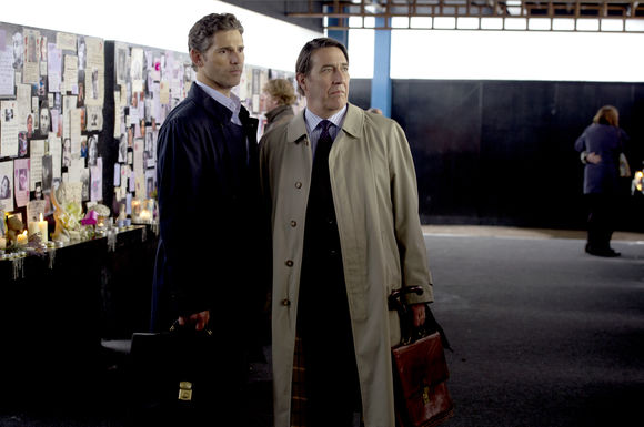 Eric Bana, Ciarán Hinds în Closed Circuit