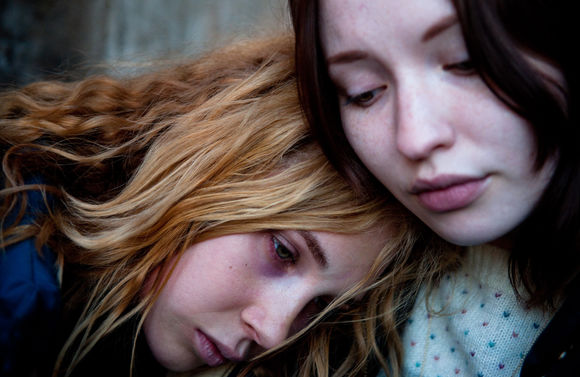 Juno Temple, Emily Browning în Magic Magic