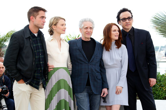 Robert Pattinson, Mia Wasikowska, David Cronenberg, Julianne Moore, John Cusack în Maps to the Stars