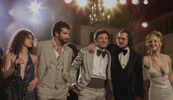 Amy Adams, Bradley Cooper, Jeremy Renner, Christian Bale, Jennifer Lawrence în American Hustle