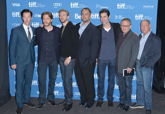 Daniel Brühl, Benedict Cumberbatch, Dan Stevens, Josh Singer în The Fifth Estate