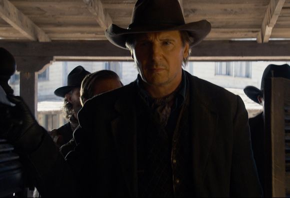 Liam Neeson în A Million Ways to Die in the West