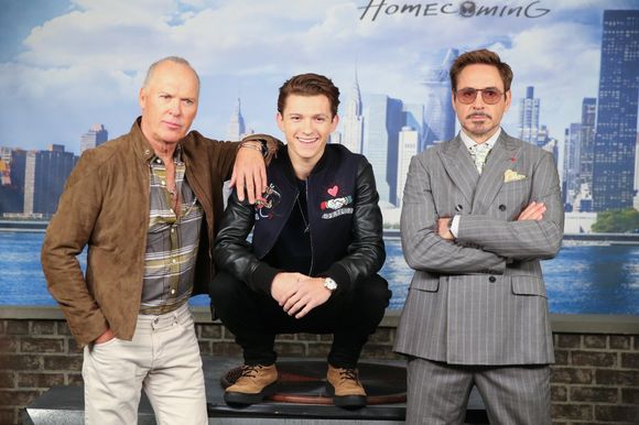 Robert Downey Jr., Michael Keaton, Tom Holland în Spider-Man: Homecoming
