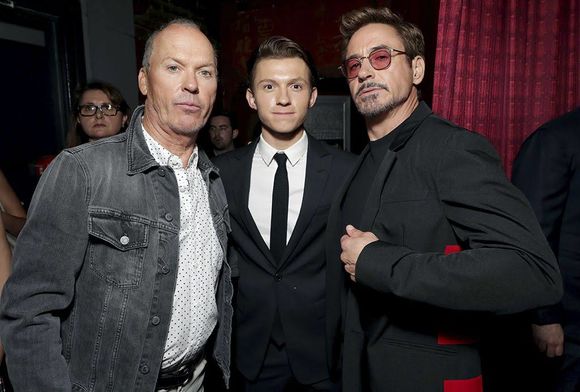 Michael Keaton, Tom Holland, Robert Downey Jr. în Spider-Man: Homecoming