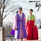 Foto 10 The Moon That Embraces the Sun