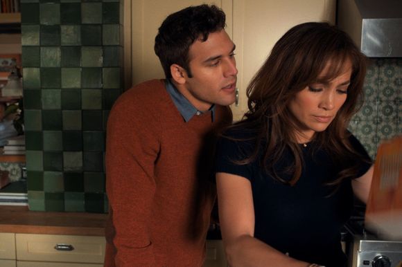 Ryan Guzman, Jennifer Lopez în The Boy Next Door