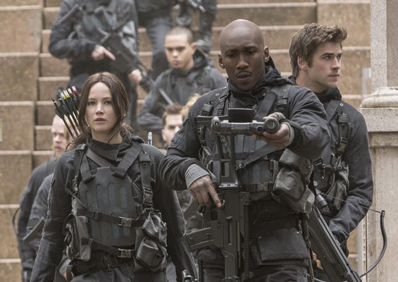 Jennifer Lawrence, Mahershala Ali, Liam Hemsworth în The Hunger Games: Mockingjay - Part 2