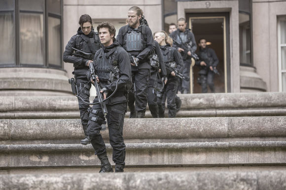 Liam Hemsworth în The Hunger Games: Mockingjay - Part 2