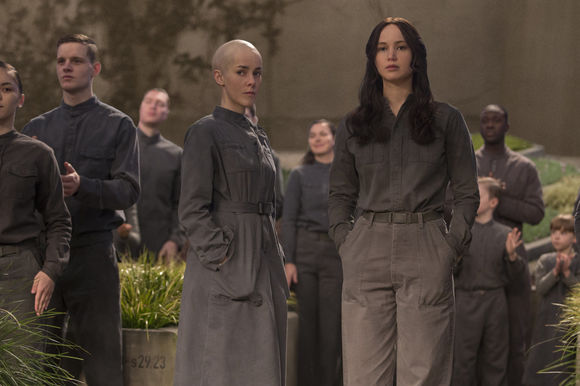 Jena Malone, Jennifer Lawrence în The Hunger Games: Mockingjay - Part 2