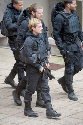Josh Hutcherson în The Hunger Games: Mockingjay - Part 2