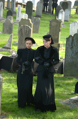 Christina Ricci, Clea DuVall în Lizzie Borden Took an Ax