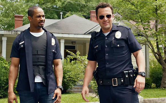 Jake Johnson, Damon Wayans Jr. în Let's Be Cops