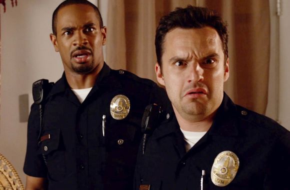 Jake Johnson, Damon Wayans Jr. în Let's Be Cops