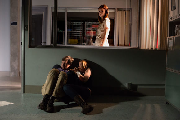 Mark Duplass, Sarah Bolger, Olivia Wilde în The Lazarus Effect