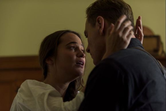 Michael Fassbender, Alicia Vikander în The Light Between Oceans