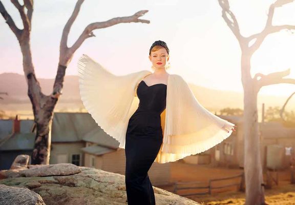 Sarah Snook în The Dressmaker