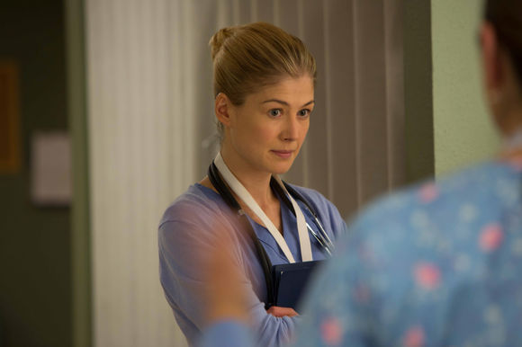 Rosamund Pike în Return to Sender