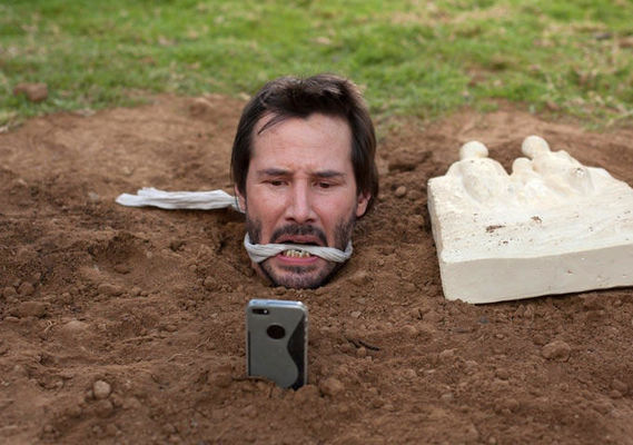 Keanu Reeves în Knock Knock