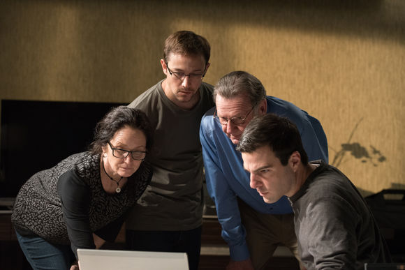Tom Wilkinson, Joseph Gordon-Levitt, Melissa Leo, Zachary Quinto în Snowden