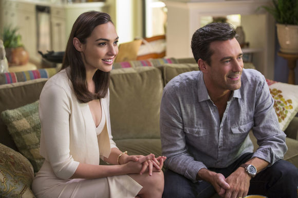 Jon Hamm, Gal Gadot în Keeping Up with the Joneses